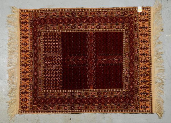 Hatschlu, Wolle auf Seide, feine Kn., kompl., in gutem Zust.; Maße 170 x 131 cm