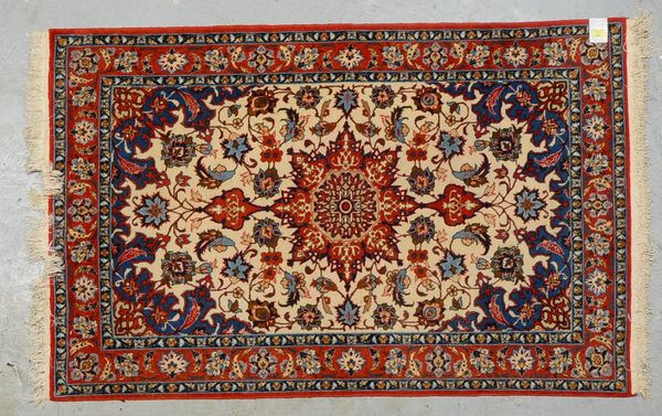 Isfahan, Wolle auf Seide, feine Kn., gleichm. Flor - guter Zust.; Maße 165 x 108 cm