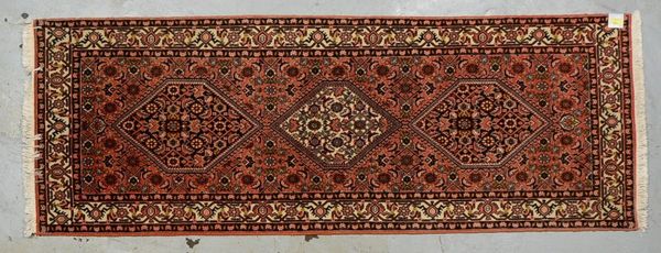 Bidjar-Galerie (Iran), feste mittelfeine Kn., dichter Flor - guter Zust.; Maße 208 x 75 cm
