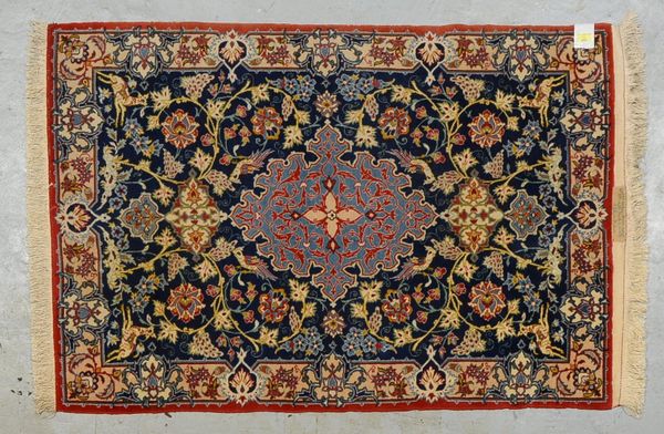 Isfahan, feine Kn., sign., insges. gleichm. Flor - in gutem Zustand; Maße 144 x 98 cm