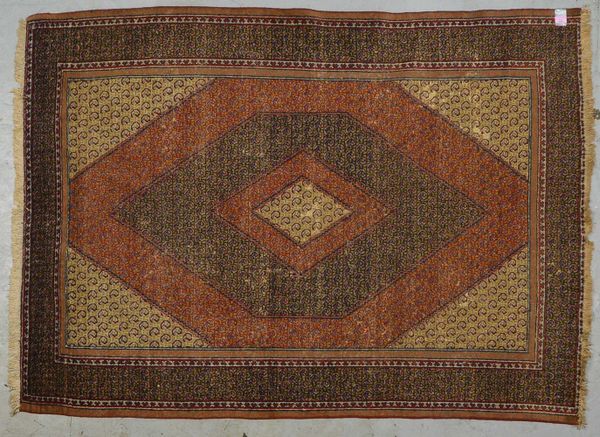 Orientteppich (Iran), antik, feine Kn., mit Botehs durchgemustert, gleichm. dünner Flor