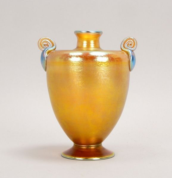 Tiffany-Künstlervase, iris. Glas, 2x gedr. Handhaben, monogr./bez. und numm., mit Abriss