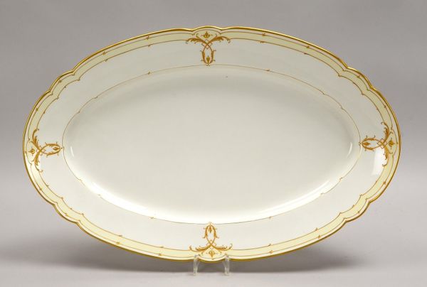 KPM Berlin (I. Wahl), Fleischplatte, 'Augusta', Entw. Julius Mantel; Maße 58 x 36 cm