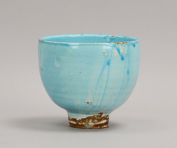 Künstler-Keramikvase, türkisf. Glasur/verlaufend, im Boden (unles.) monogr.; Höhe 13 cm