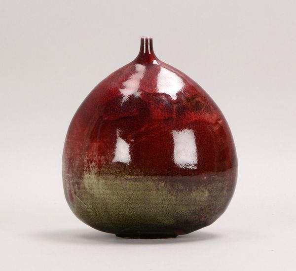 Colberg-Tjadens, D., Künstler-Keramikvase, mehrfarbige Unterglasur, sign.; Höhe 21 cm