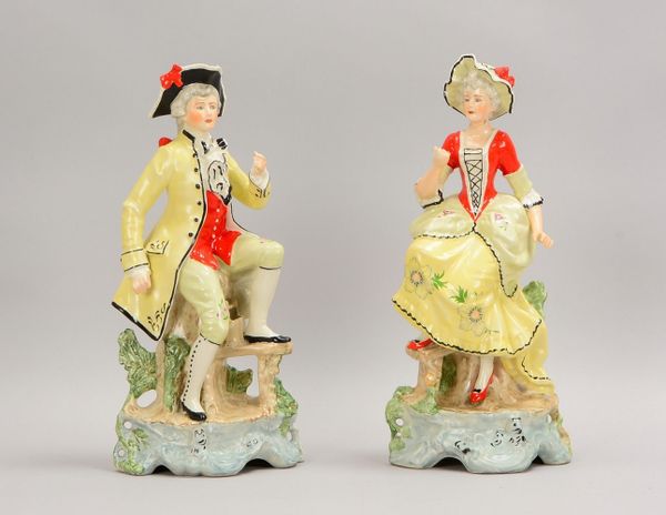 2 Porz.-Figuren, 'Edelmann' und 'Edelfrau'; 1x Höhe 39 cm, und 1x Höhe 40 cm