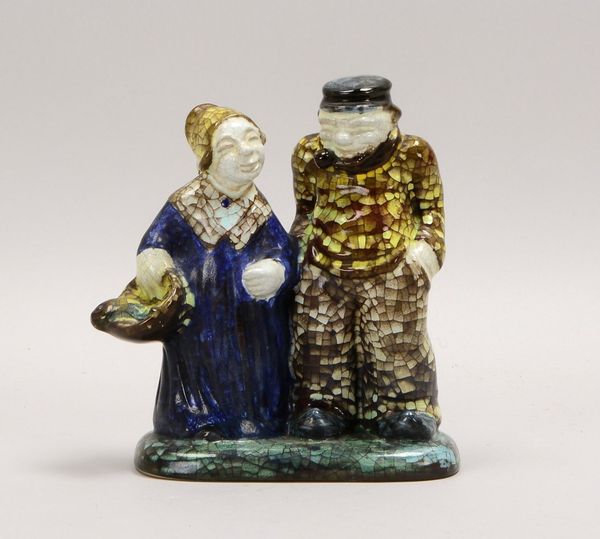 Bornholm Keramik, 'Fischerpaar', Glasur in Mosaik-Optik, Entw. M. Andresen; Höhe 19 cm