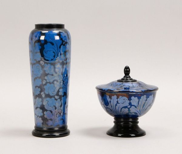 Beck, Jean, Vase und Schale, blaues Opalglas/farbl. Überfang, Eichenblatt-Dekor, gest.