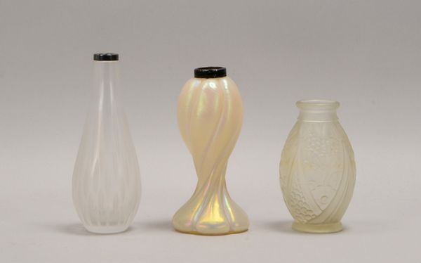 3x Glasvasen, antikes Glas: 1x geschnitten, 2x mit Silbermontierung; Höhe 13,5 cm - 19 cm