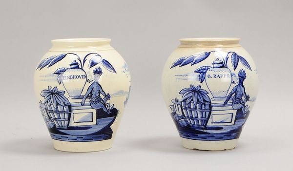 De Porceleyne Fles/Delft, 2 Tabaktöpfe, blaue Unterglasurmalerei, gemarkt 'JTL'; Höhe 23 cm