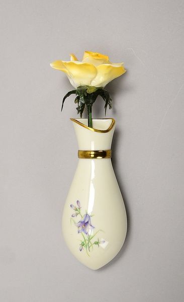 Rosenthal (1950er J.), antike Armaturenbrett-Vase, mit Klemmbügel; Höhe 12,5 cm