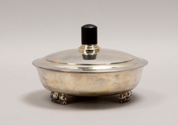 Deckelschale, 835 Silber (punz.), Hammerschlag-Optik, Ebenholz-Griff; Gew. 510 g