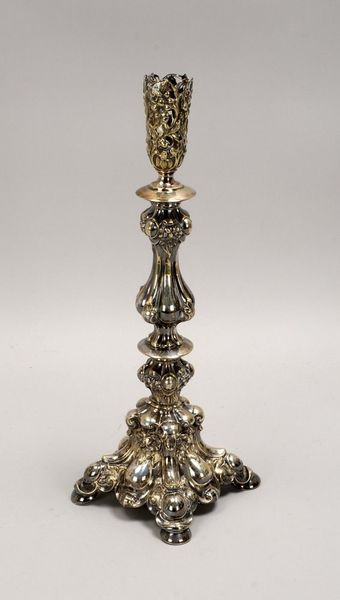 Großer Tischkerzenleuchter, 1-flammig, versilbert, in barocker Ausführung; Höhe 39 cm
