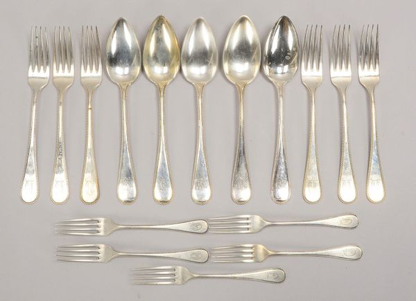Tafelbesteck, 800 Silber, mit Perlrand-Dekor und gravierten Initialen, 16-tlg.; Gew. 766 g