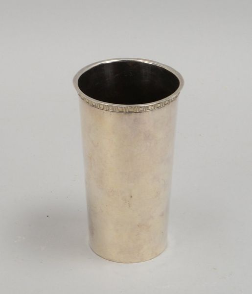 Vase, 830 Silber (mehrf. punz.), kon. Korpus, glatter Wandung/relief. Rand; Gew. 176 g