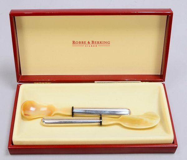 Robbe & Berking, 2-tlg. Kaviarbesteck, 925 Sterlings., Mod. 'Dante', Horngriff, im orig. Etui