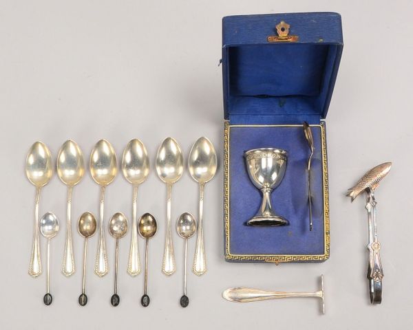 Silber-Eierbecher/Löffel, Kaffee-/Mokkalöffel, Schieber, Gew. 255 g; und Zange/vers.