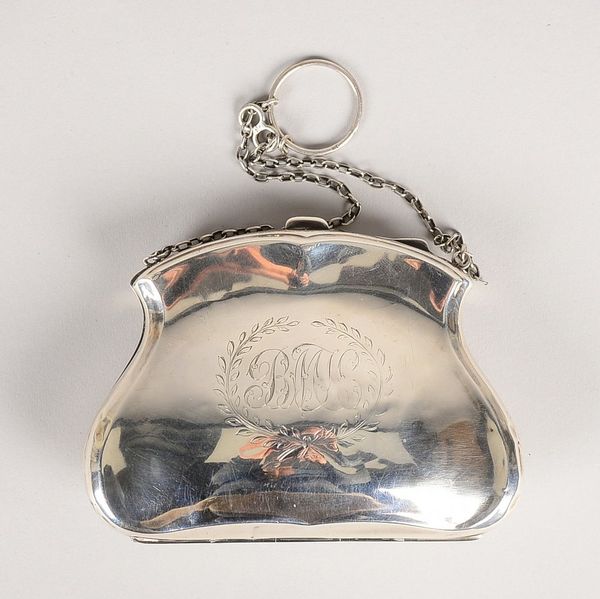 Geldbörse, Silber (gepr.), fronts. grav. Initialen, innen Leder; Maße 9 x 12 cm, Gew. 118 g