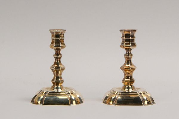 Paar Tischkerzenleuchter (Meistermarke 'HS'), 830 Silber, mehrf. punz. - gefüllt!; Gew. 651 g