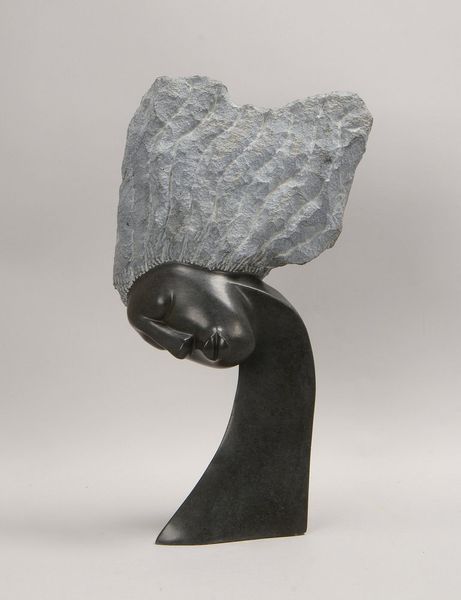 Sha, N., Shona-Skulptur, 'Frauenkopf', stilis. Serpentinstein-Figur, schwere Ausf.