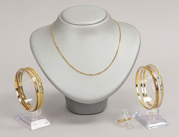 Goldschmuck, 333 GG/333 WG, 9 Teile, Gew. 36,60 g; und 1x 585 GG, Gew. 7 g