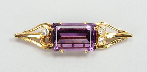 Brosche, 585 GG (gest.), mit einzelnem Amethyst und 3x Diamanten; Gew. 12,10 g