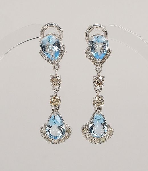 Paar Ohrhänger, 585 WG (gest.), mit Aquam./ca. 3,20 ct und Diam./ca. 1,04 ct; Gew. 5,60 g