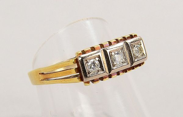 Ring, 585 GG/WG (gest.), besetzt mit 3x kl. Brillanten/ca. 0,10 ct; RG 54, Gew. 3,30 g