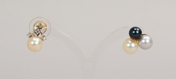 2 Ohrstecker, 585 GG/WG (gest./gepr.), jew. mit Perlenbes., 1x zusätzl. mit Diam.
