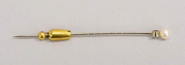 Anstecknadel, 585 WG (gest.), mit Perle und kl. Diamant/ca. 0,15 ct, im Etui; Gew. 1,30 g