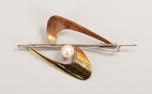 Brosche, 585 GG/WG (gest.), besetzt mit einzelner Perle; Länge 6 cm, Gew. 6,30 g