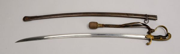 Kavallerie-'Löwenkopfsäbel' für Offziere, Klinge grav., mit Portepee, in Scheide