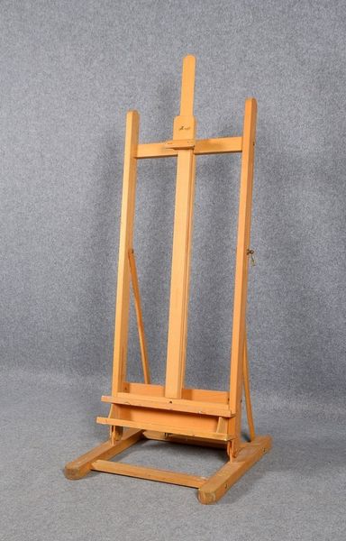 Gr. Künstler-Staffelei, Buchenholz, höhenverst.; max. Höhe 187 cm, Breite 62 cm