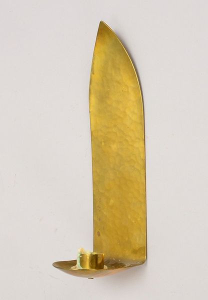 Wandleuchter, 1-fl., Messing handgetr., mit Hammerschlagdekor; Höhe 27 cm
