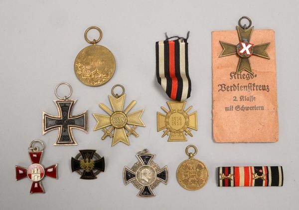 Militaria-Ehrenz. ('D.R.' - I. WK): 'EK II. Kl., 1914', 'Ehrenkreuz für Frontkämpfer', u.a.