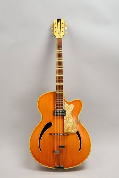 Seltene Höfner-Jazzgitarre, '462' (Mod. aus 1950er Jahren, hier: '22/1. 1964'-?), guter Zust.