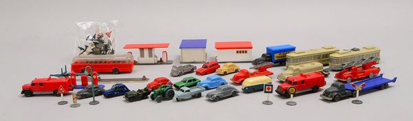 Wiking-Modellfahrzeuge: div. Fahrzeuge/Kleinfahrzeuge, 8x weitere (ungem.) - mit Zub.