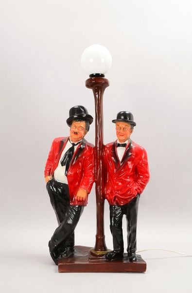 Bodenlampe, 1 fl., Laterne mit Figuren 'Dick & Doof', Kunststoff - funktionst.