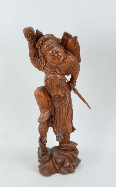Holzskulptur (China, um 1900), 'Krieger mit Schwert', Edelholz handgeschn., sign.; Gew. 3,65 kg
