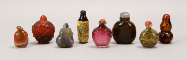 8x Snuffbottles (China), versch. Materialien/Ausf. (Pekingglas, Achat, u.a.)