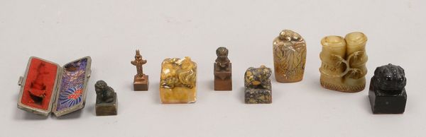 Kl. Siegel-Sammlung (China), versch. Mat./Ausf. (Bronze, Jade, u.a.); Höhe 3 cm - 5 cm