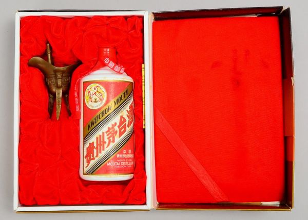 1 Fl. 'Kweichow Moutai' (1993), 53% Vol., 500 ml - in orig. Box mit Gefäß