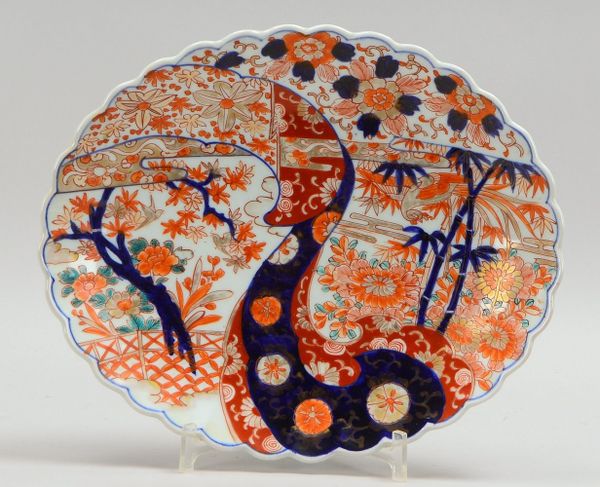 Porzellanschale (Japan), alt, ovale Form, in Imari-Technik, im Boden sign.; Ø 33,5 cm