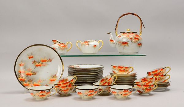 Teeservice (Japan), Eierschalenporz., handbem., im Boden gem./Lithophanie, für 12 Pers.