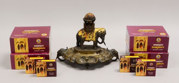 Figürl. Räuchergefäß (Asien), 'Elefant', Höhe 21 cm; dazu 4x 'Ind. Räucherkegel'