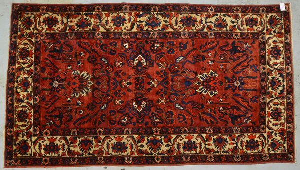 Bakhtiari, mittelfeine Kn., gleichm. Flor; Maße 315 x 178 cm (kl. Gebrauchssp./Seite)