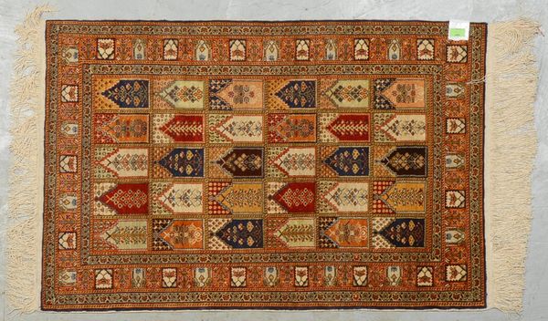 Kayseri, Seide auf Seide, feine Kn., mit Feldermuster - guter Zust.; Maße 113 x 74 cm