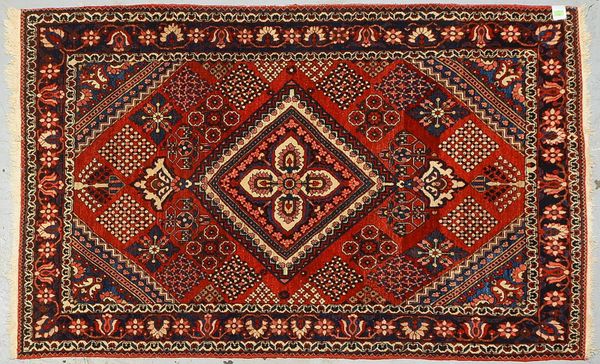 Orientteppich, mittelfeine Kn., Flor in gutem Zust.; Maße 220 x 138 cm