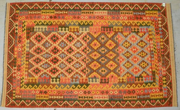 Kelim, fest gewebt, in gutem Zustand; Maße 313 x 196 cm