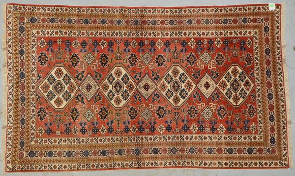 Shirwan, mittelfeine Kn., ringsum kompl., gleichm. Flor - guter Zust.; Maße 228 x 138 cm